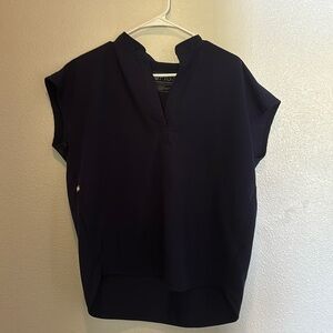 Women’s scub top